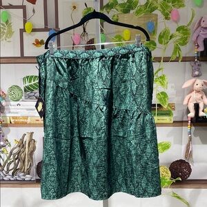 Ava & Viv Green Asymmetrical Bubble Skirt size 2 X. Waist is 22 length 23